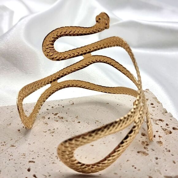 New ZARA Gold Sepentine upper Arm Bracelet - Picture 3 of 9